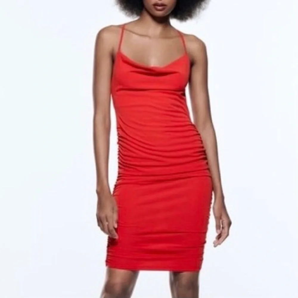 zara red bodycon dress | Dresses | Zara Mini Sleeveless Cowl Neck Criss Cross Back Size S ZIMMERMANN Wanderlust Lantern Mini The flattering wrap effect Chiffon Colors:Dark Green 805 Full Back